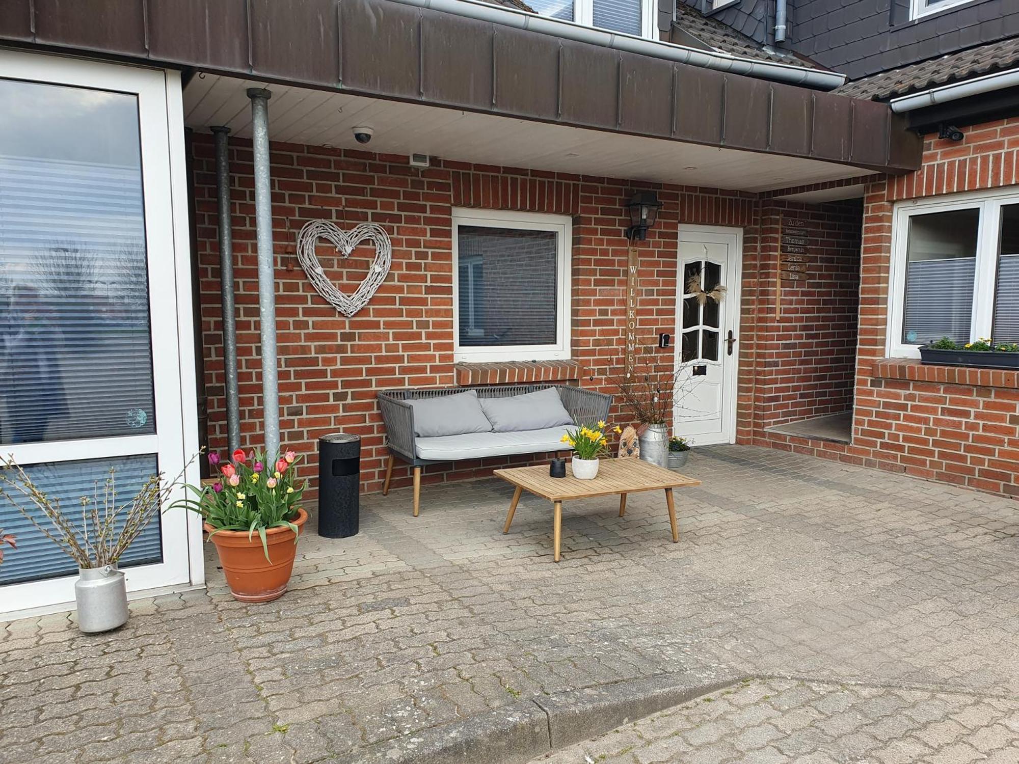 Neumuehler Hof Ferienwohnung "Stefan" Bietet 4 Schlafzimmer Und 4 Baeder , Eine Grosse Badewanne Und Grosser Terrasse Zum Garten, Kostenfreie Parkmoeglichkeiten Schwerin (Mecklenburg-Vorpommern) Exterior foto